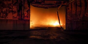 Ελέγχθηκε η πυρκαγιά σε εγκαταλελειμμένο κτίριο