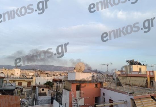 Φωτιά στον Βοτανικό – Καίγονται απορρίμματα και ξύλα