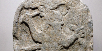 Στήλη ηλικίας 2.900 ετών αποκαλύπτει τις ρίζες της ελληνικής μυθολογίας