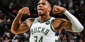 Ο Γιάννης Αντετοκούνμπο ξεπέρασε Τσάμπερλεϊν και Ρόμπερτσον με ιστορικό επίτευγμα