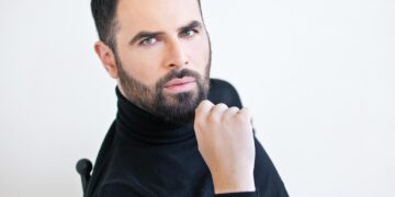 Φέρνει το καλοκαίρι στο νέο του video clip