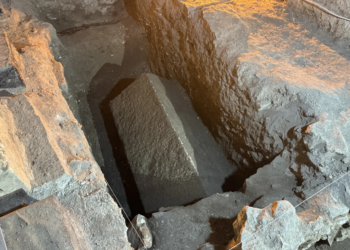 Οι αρχαιολόγοι λύνουν το μυστήριο με την σαρκοφάγο σε εκκλησία του Αγίου Νικολάου