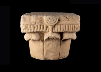 Ανακαλύφθηκε μυστηριώδες κιονόκρανο με εβραϊκό σύμβολο, ηλικίας 1.500 ετών σε ρωμαϊκό οικισμό στην Ιερουσαλήμ