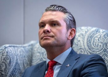 Στον «αέρα» του Signal τα μυστικά των ΗΠΑ: Ο Χέγκσεθ κατηγορείται για διαρροή στρατιωτικών πληροφοριών σε οικογενειακή συνομιλία