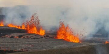 Νέα έκρηξη ηφαιστείου στα νοτιοδυτικά– Εκκενώθηκε η Γκρινταβίκ και ένα διάσημο γεωθερμικό σπα