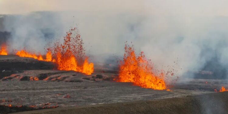Νέα έκρηξη ηφαιστείου στα νοτιοδυτικά– Εκκενώθηκε η Γκρινταβίκ και ένα διάσημο γεωθερμικό σπα