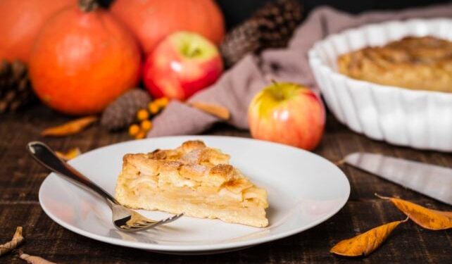 Πάσχα 2025: Συνταγή για νηστίσιμη μηλόπιτα