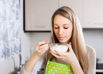 Η Νο1 τροφή που μπορεί να την μειώσει μέσα σε λίγες εβδομάδες, σύμφωνα με ειδικούς