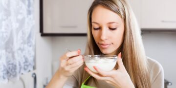 Η Νο1 τροφή που μπορεί να την μειώσει μέσα σε λίγες εβδομάδες, σύμφωνα με ειδικούς