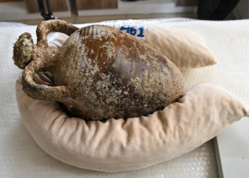 Ανακαλύφθηκε σφραγισμένος αμφορέας 1.100 ετών σε ακτή αρχαίας ελληνικής πόλης