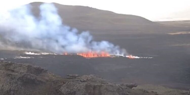 Έκρηξη ηφαιστείου στην Ισλανδία: Απομακρύνθηκαν τουρίστες και κάτοικοι