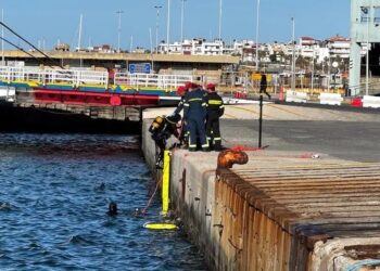 Νεκρός οδηγός αυτοκινήτου που έπεσε στο λιμάνι του Ηρακλείου