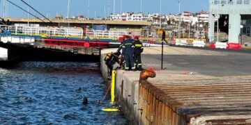 Νεκρός οδηγός αυτοκινήτου που έπεσε στο λιμάνι του Ηρακλείου