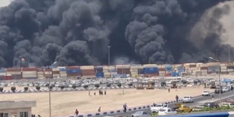 Ισχυρή έκρηξη στο λιμάνι του Μπαντάρ Αμπάς – Αναφορές για δεκάδες τραυματίες