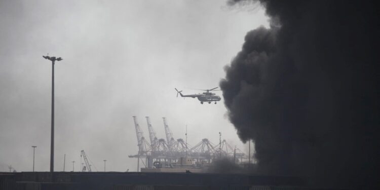 Τουλάχιστον τέσσερις νεκροί, εκατοντάδες τραυματίες