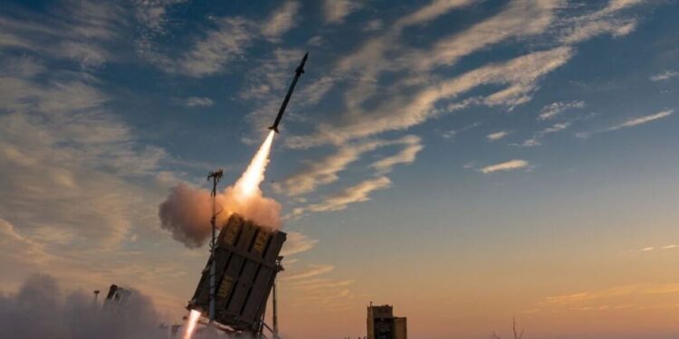 Αναχαίτισε πύραυλο που εκτοξεύτηκε από την Υεμένη – Σε επιφυλακή ο στρατός