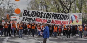 Μαζικές διαδηλώσεις σε όλη τη χώρα κατά της στεγαστικής κρίσης