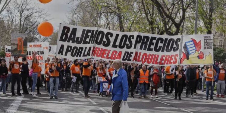 Μαζικές διαδηλώσεις σε όλη τη χώρα κατά της στεγαστικής κρίσης