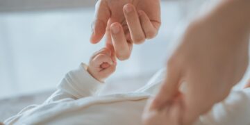 Συνελήφθη μητέρα επειδή πούλησε το μωρό της σε ζευγάρι έναντι 2.000 ευρώ