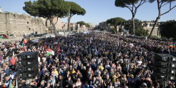 Διαδήλωση του Κινήματος Πέντε Αστέρων κατά του πολέμου και των εξοπλισμών