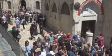 Αποκαθήλωση του Εσταυρωμένου στα Ιεροσόλυμα: Σε κλίμα συγκίνησης και βαθιάς κατάνυξης η Δοξολογία