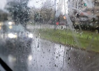 Καιρός: Βροχές, καταιγίδες και χαλάζι σήμερα