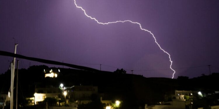 Πάνω από 4.000 κεραυνοί «χτύπησαν» τη χώρα σήμερα