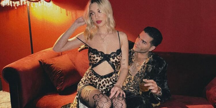 Γαρυφαλλιά Καληφώνη – Χρήστος Μάστορας: Το φωτογραφικό άλμπουμ του ζευγαριού από το ταξίδι του στο Παρίσι