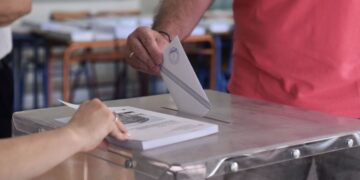 Δημοσκόπηση Metron Analysis: Στο 20,9% η ΝΔ, δεύτερη η Πλεύση Ελευθερίας με 11,5%