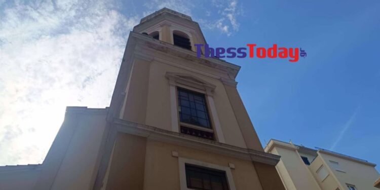 Θεσσαλονίκη: Χτύπησαν πένθιμα για 10 λεπτά οι καμπάνες της Καθολικής Εκκλησίας στη μνήμη του Πάπα Φραγκίσκου