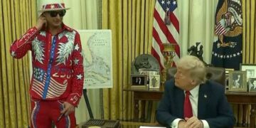 ΗΠΑ: Διάσημος ροκ σταρ βρέθηκε καλεσμένος του Τραμπ στο Οβάλ Γραφείο