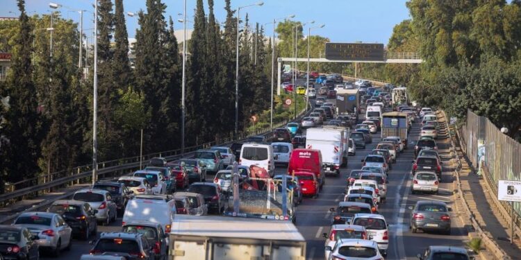 Τροχαίο στον Κηφισό – Μποτιλιάρισμα στο ρεύμα προς Πειραιά