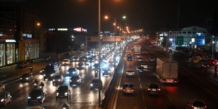 Τροχαίο στον Κηφισό με δύο αυτοκίνητα και μια μηχανή