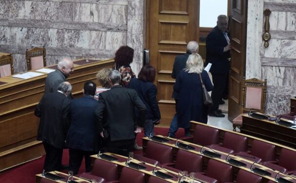 Αποχώρησε και το ΚΚΕ από τη συζήτηση επί του πορίσματος για τον Τριαντόπουλο