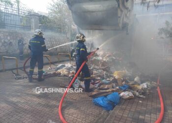 Κρήτη: Απορριμματοφόρο τυλίχθηκε στις φλόγες στο κέντρο των Χανίων