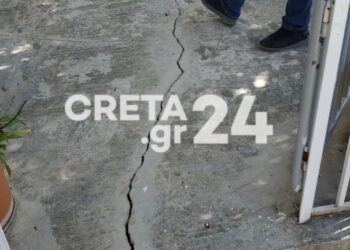 Εσπευσμένα στις Βούτες ο Λέκκας μετά τις ανεξήγητες ρηγματώσεις σε σπίτια και δρόμους