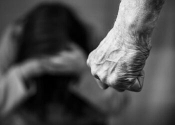 38χρονος έσπασε το κινητό της πρώην συντρόφου του και την γρονθοκόπησε μπροστά στο παιδί της