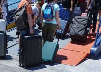 FLΥING CAT IIΙ: Απέπλευσε από τον Πόρο