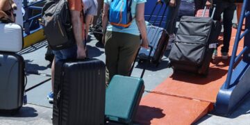 FLΥING CAT IIΙ: Απέπλευσε από τον Πόρο