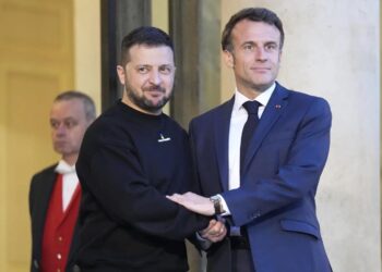 Μακρόν και Ζελένσκι δήλωσαν ότι θα παραστούν στην κηδεία