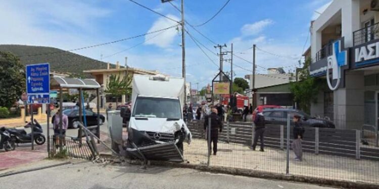 Φορτηγάκι παρέσυρε μαθητή έπειτα από «τρελή πορεία»