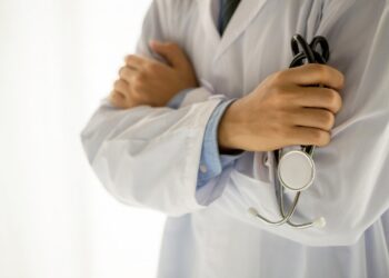 Καταδικάστηκε ο γιατρός που συνελήφθη για φακελάκι 300 ευρώ