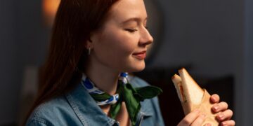 Η Νο1 τροφή που μπορεί να σας εμποδίζει να κοιμηθείτε καλά το βράδυ