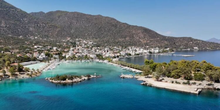 Μέθανα: Ο κρυμμένος θησαυρός του Σαρωνικού με το ιστορικό ηφαίστειο