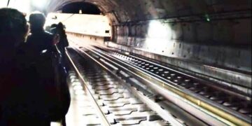 Μετρό: Επιβάτες περπάτησαν στην σήραγγα μετά την απόπειρα αυτοκτονίας – «Ήταν οικογένειες με μικρά παιδιά, με βαλίτσες»