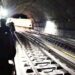 Μετρό: Επιβάτες περπάτησαν στην σήραγγα μετά την απόπειρα αυτοκτονίας – «Ήταν οικογένειες με μικρά παιδιά, με βαλίτσες»
