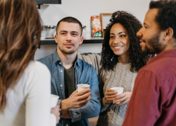 Οι 7 φράσεις που μαρτυρούν ότι κάποιος προσπαθεί να κρύψει τις τύψεις του παρελθόντος
