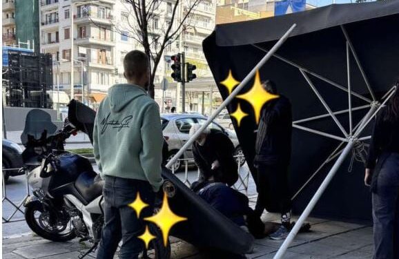 Ομπρέλα έπεσε πάνω σε ηλικιωμένη λόγω των ισχυρών ανέμων