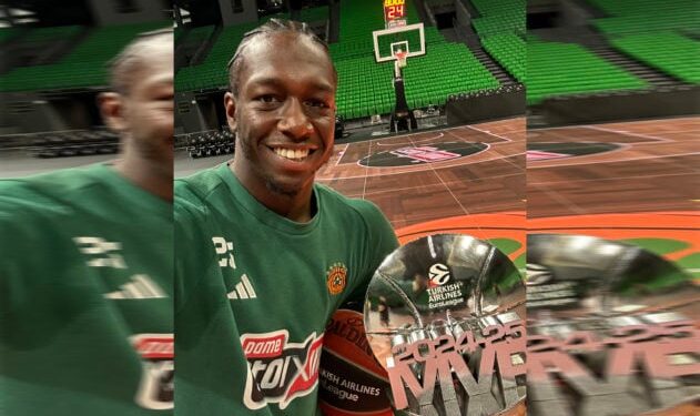 Παναθηναϊκός: Ο Δημήτρης Γιαννακόπουλος παρέδωσε το βραβείο του MVP της Euroleague στον Κέντρικ Ναν