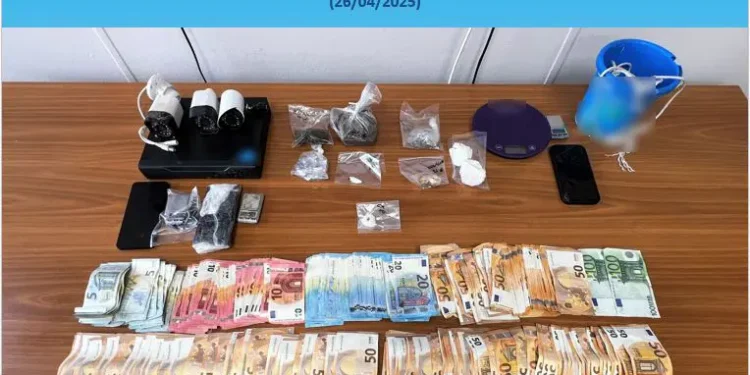 Πέντε συλλήψεις για διακίνηση ηρωίνης και βραστής κοκαΐνης στην Αττική
